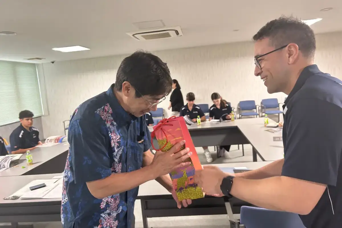 Exchange of gift between Simon Kubota (chaperone) and Ambassador Kiya. 26/6/26